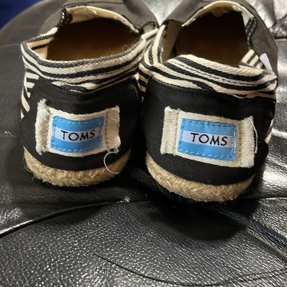 Toms - Picture 2 of 4